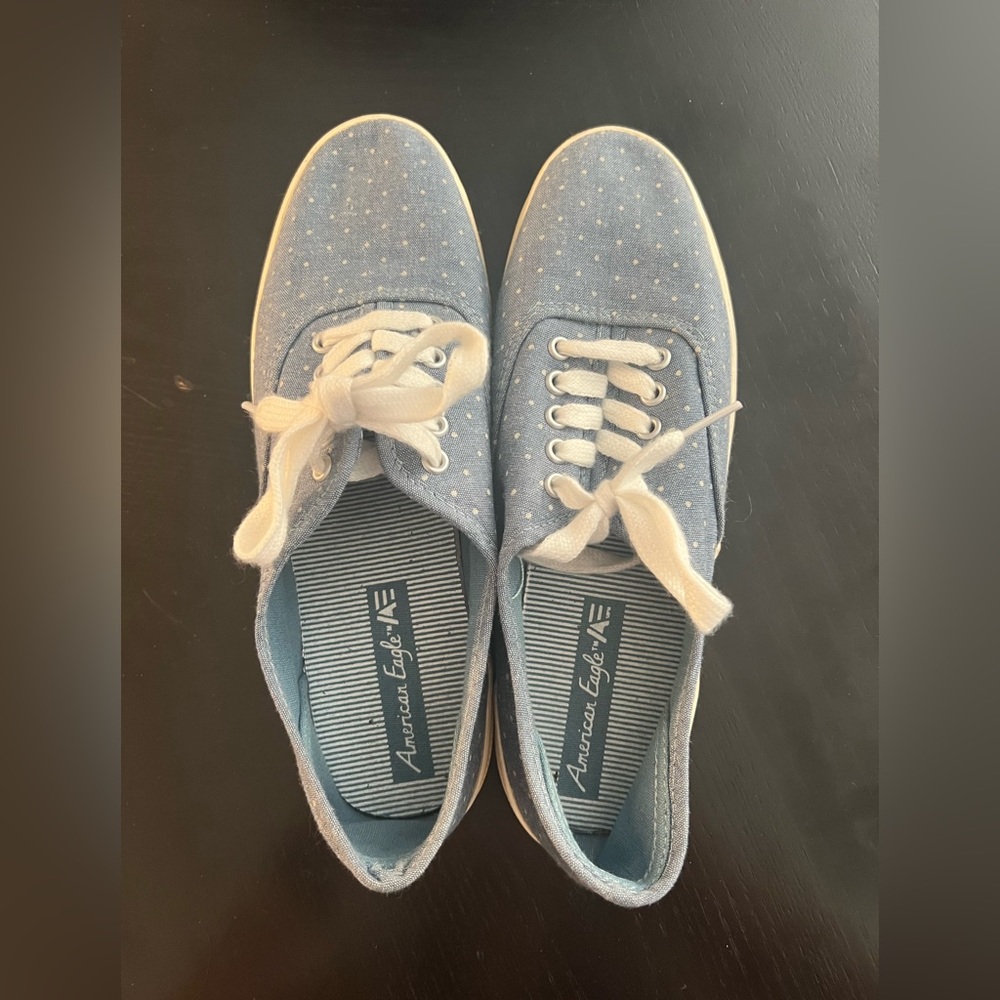 American eagle 8 size shoe, comfortable and cute ! Gently used